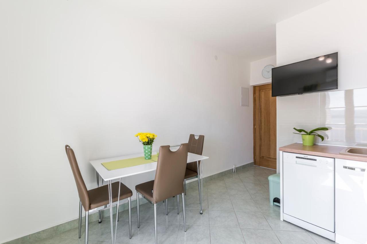 Apartmani Bezmalinovic Bol Eksteriør billede