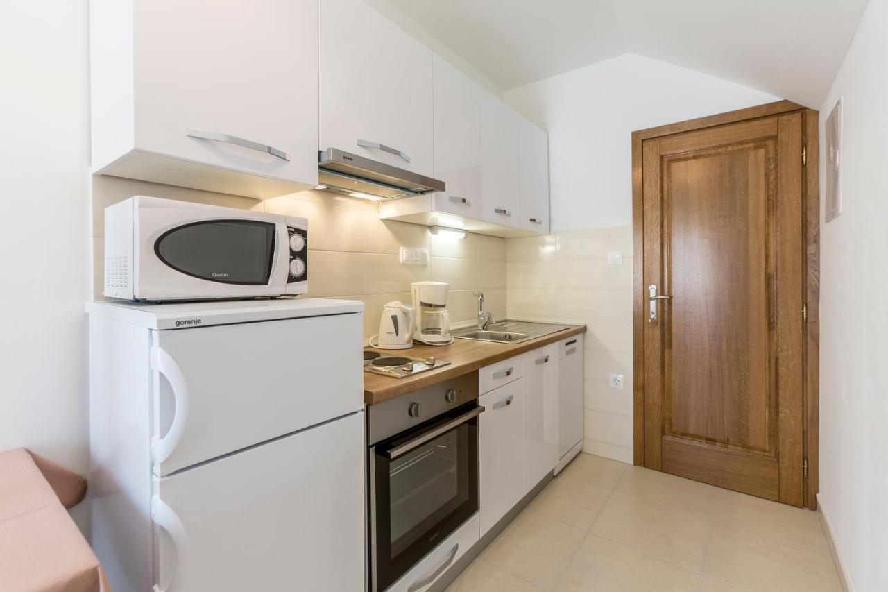 Apartmani Bezmalinovic Bol Eksteriør billede